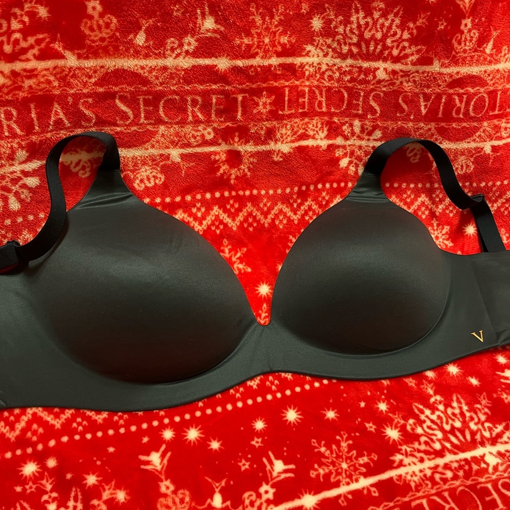 Victoria’s Secret Infinity Flex Bra in Deepest Green (Never Been Used)
